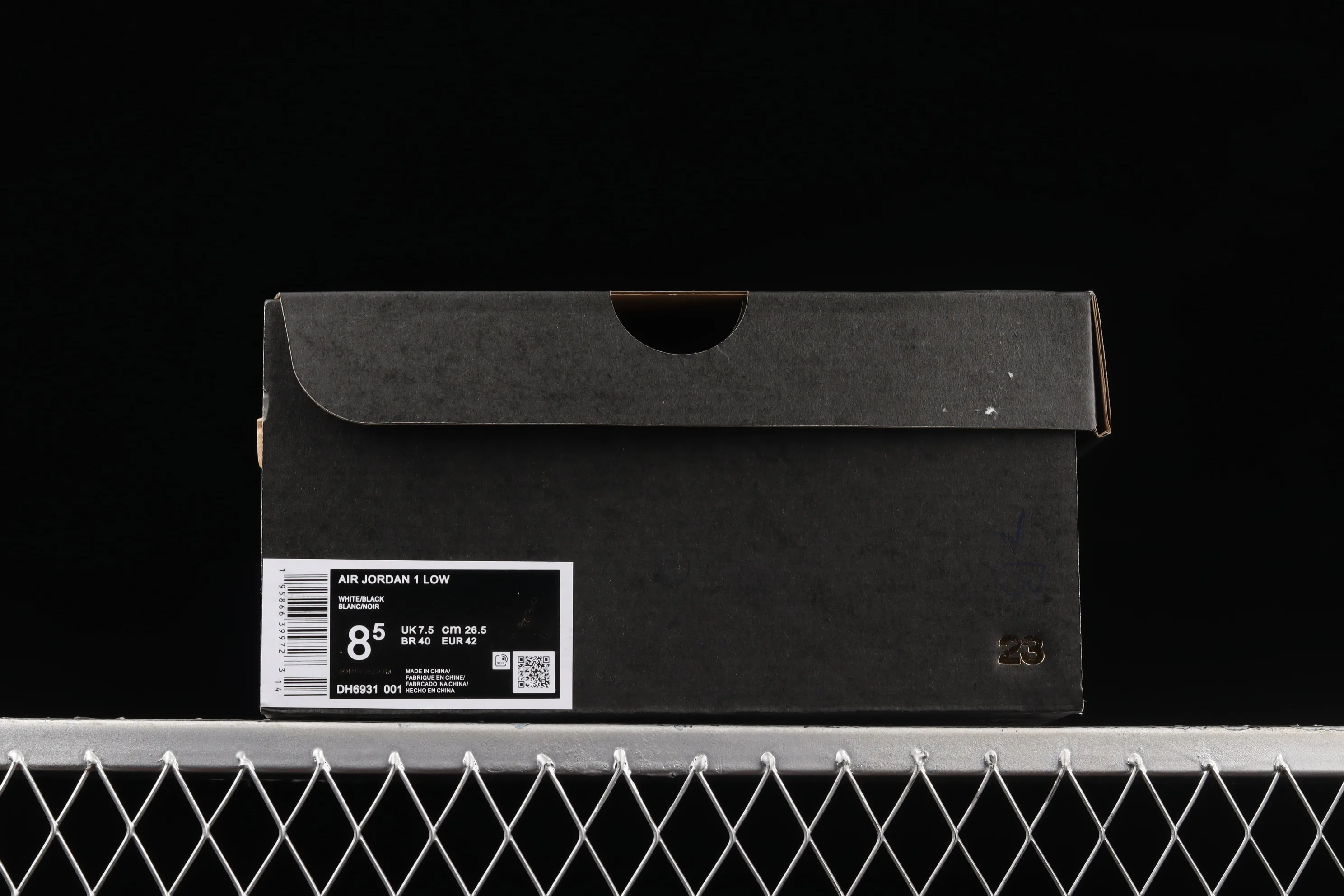 All categories Air Jordan Jordan series basketball shoes Air Jordan 1 Low Air Jordan 1 AJ1 Joe 1 black and white laser low-top retro cultural basketball shoes DH6931-001